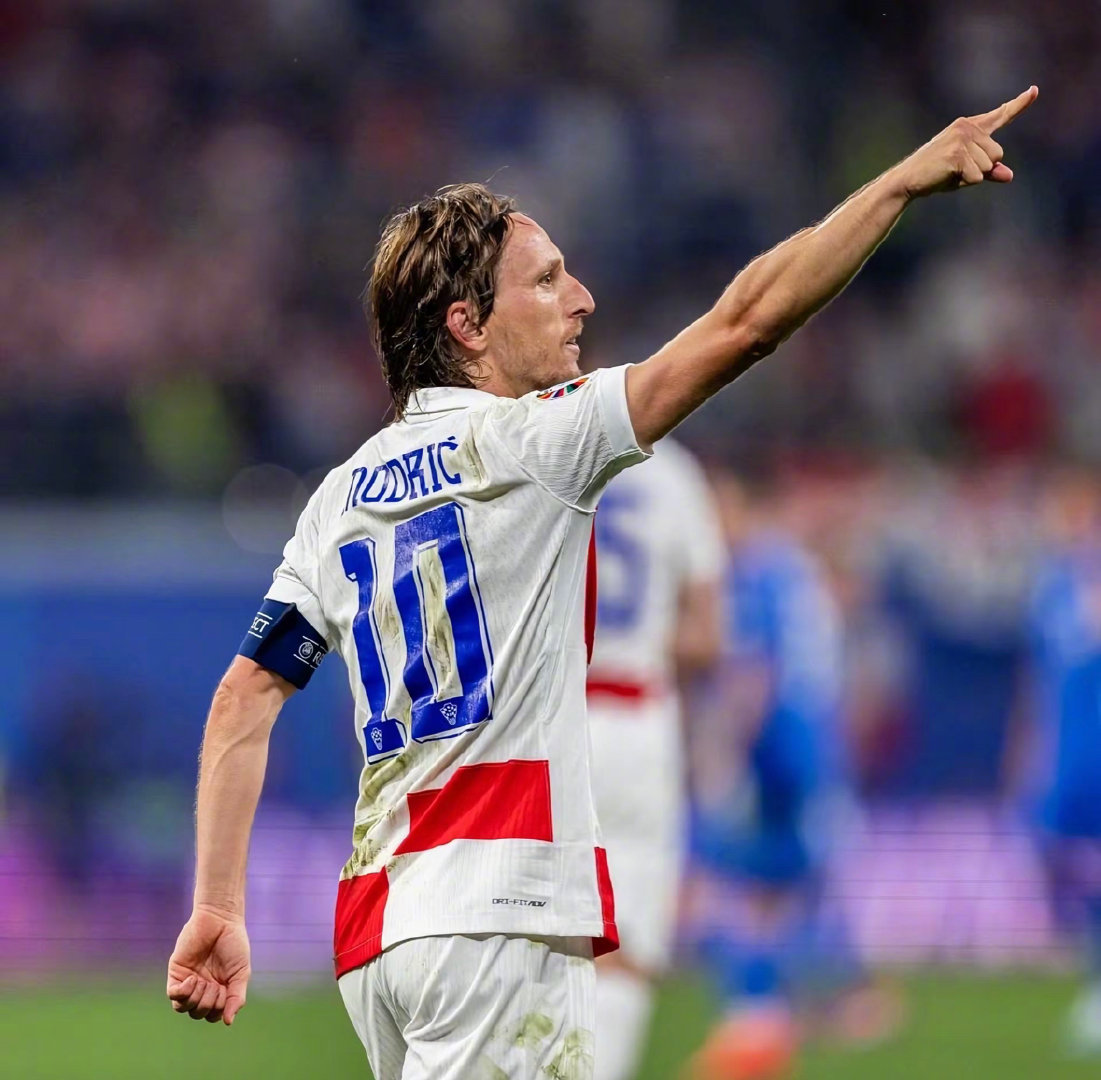 里弗斯直面流言：更衣室必受干扰，字母哥职业态度稳军心